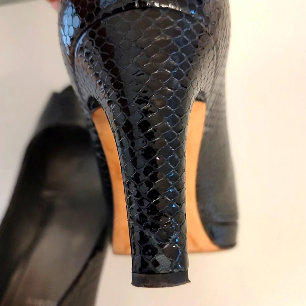Stuart Weitzman Black Crystal Leather Plainfield Logo Snakeskin Peep Toe…